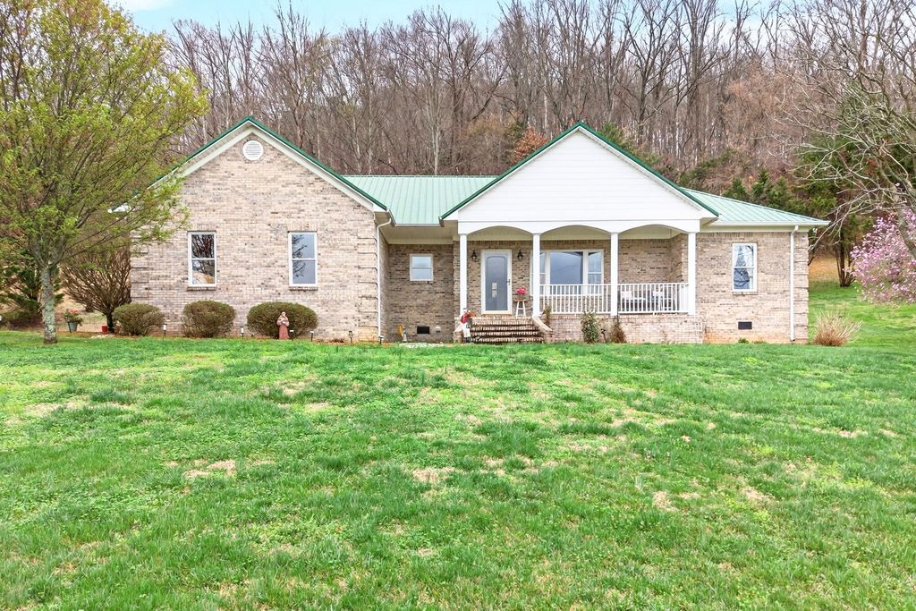 444 Mackie Rd, Sparta, TN 38583