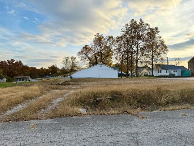 408 S 2nd Street, Houston, MO 65483