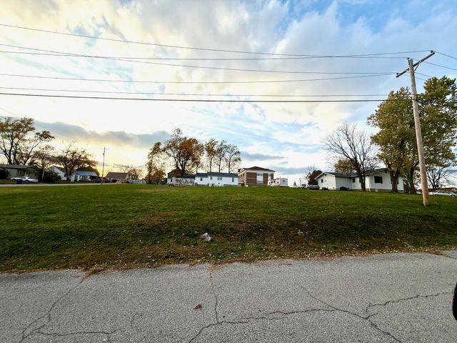 408 S 2nd Street, Houston, MO 65483