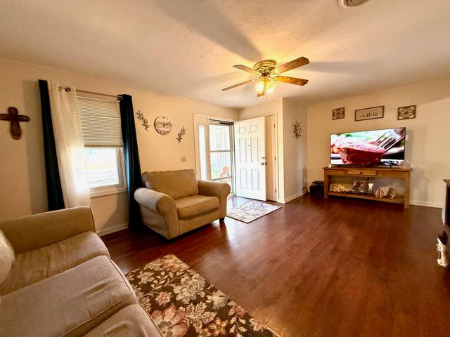 408 S 2nd Street, Houston, MO 65483