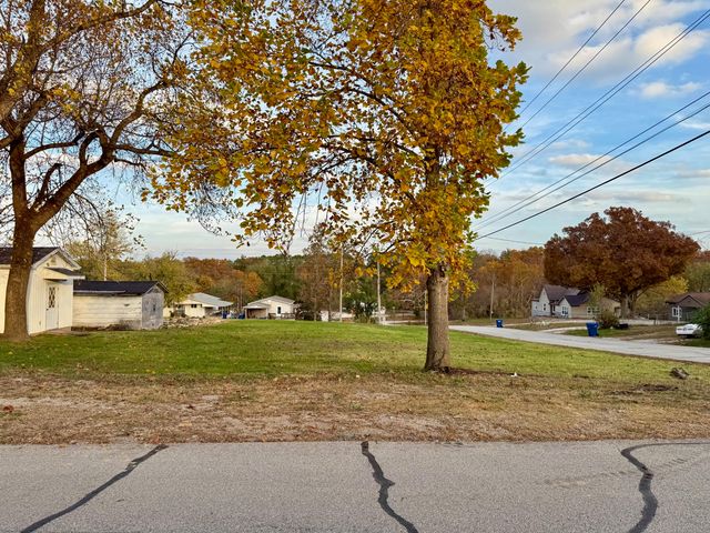 408 S 2nd Street, Houston, MO 65483