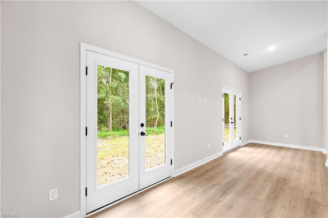 283 Lawnes Neck DR, Smithfield, VA 23430
