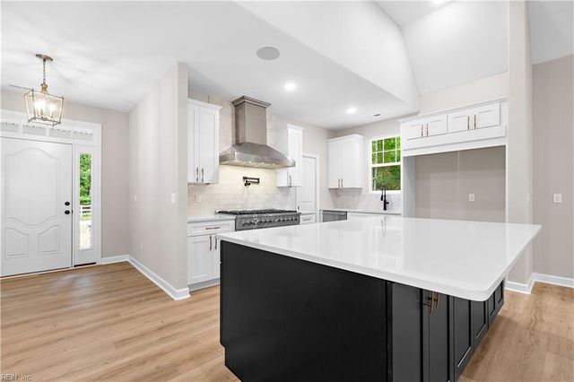 283 Lawnes Neck DR, Smithfield, VA 23430