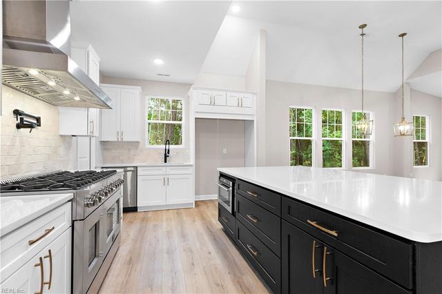283 Lawnes Neck DR, Smithfield, VA 23430