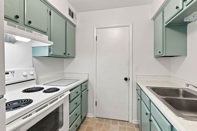 420 Walton Ln Apt K66, Madison, TN 37115