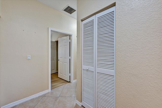 4870 Bonsai Circle 100, Palm Beach Gardens, FL 33418