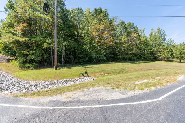 18 Hidden Pointe Ln, Sparta, TN 38583