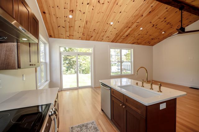 91 Cedar Street, Hopkinton, NH 03229