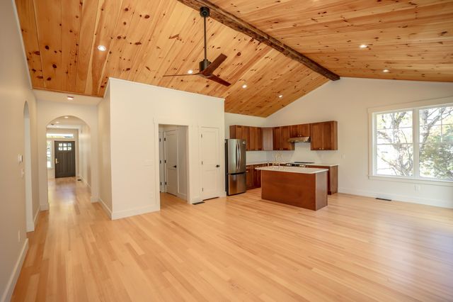 91 Cedar Street, Hopkinton, NH 03229