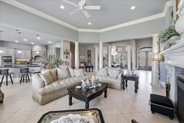 10041 Jay Road, Hitchcock, TX 77563