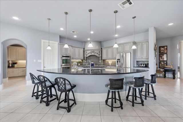 10041 Jay Road, Hitchcock, TX 77563