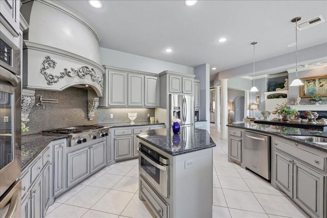 10041 Jay Road, Hitchcock, TX 77563