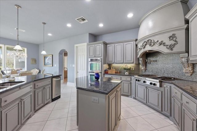 10041 Jay Road, Hitchcock, TX 77563