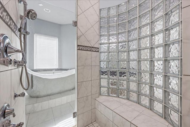 10041 Jay Road, Hitchcock, TX 77563