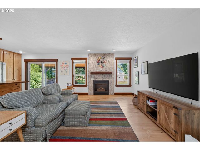 14187 CONWAY Dr, Oregon City, OR 97045