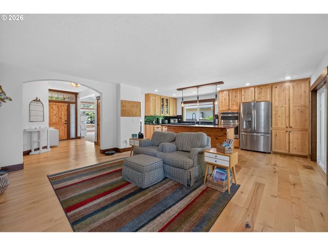 14187 CONWAY Dr, Oregon City, OR 97045