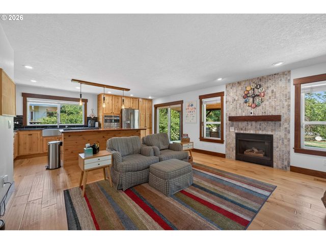 14187 CONWAY Dr, Oregon City, OR 97045