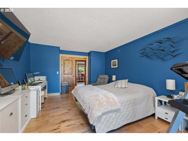 14187 CONWAY Dr, Oregon City, OR 97045