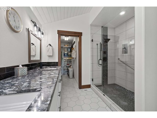 14187 CONWAY Dr, Oregon City, OR 97045