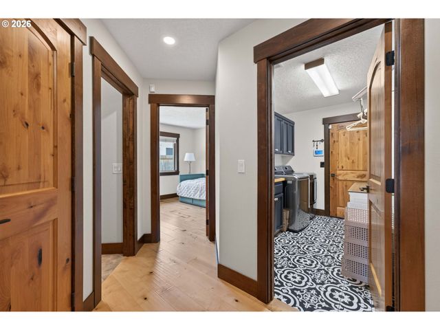 14187 CONWAY Dr, Oregon City, OR 97045