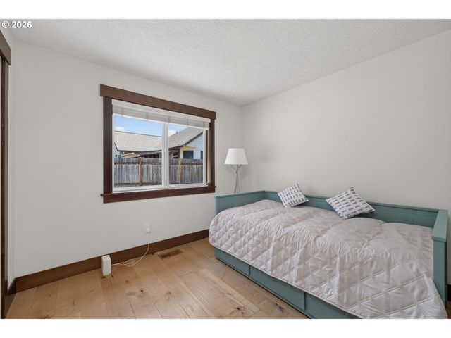 14187 CONWAY Dr, Oregon City, OR 97045