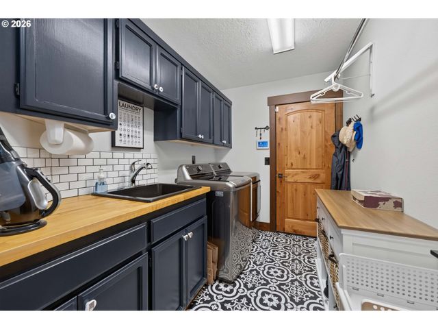 14187 CONWAY Dr, Oregon City, OR 97045