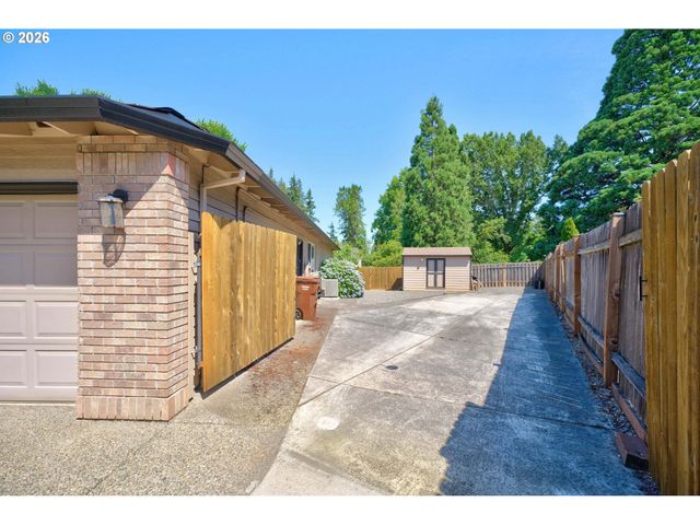 14187 CONWAY Dr, Oregon City, OR 97045
