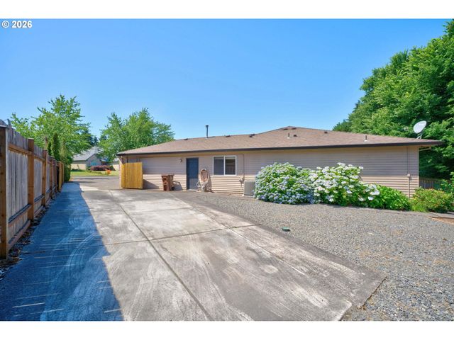 14187 CONWAY Dr, Oregon City, OR 97045
