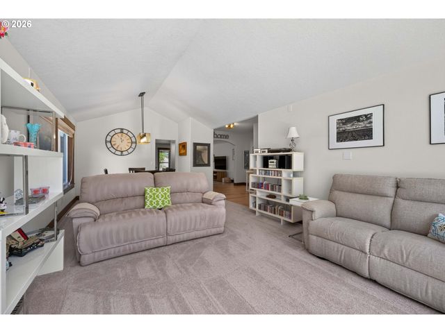 14187 CONWAY Dr, Oregon City, OR 97045