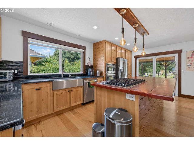 14187 CONWAY Dr, Oregon City, OR 97045