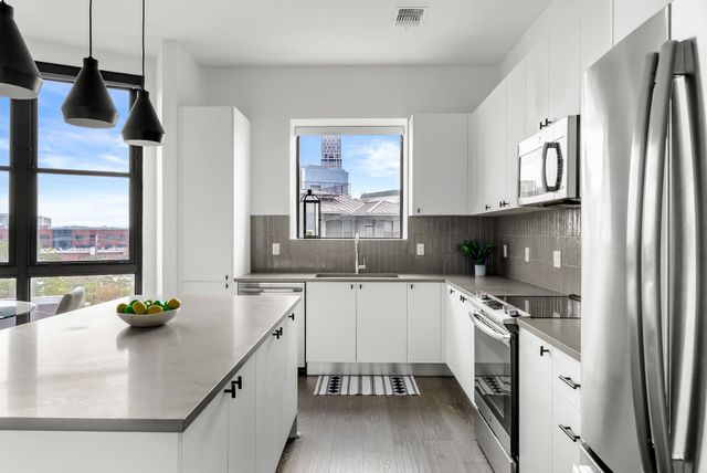 800 Embassy DR 337, Austin, TX 78702