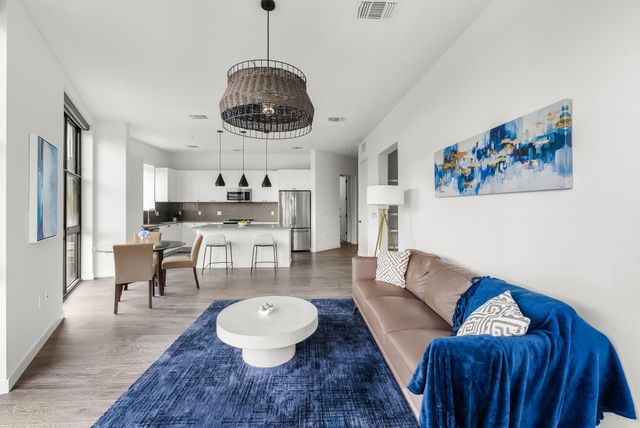 800 Embassy DR 337, Austin, TX 78702