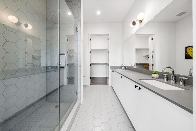 800 Embassy DR 337, Austin, TX 78702