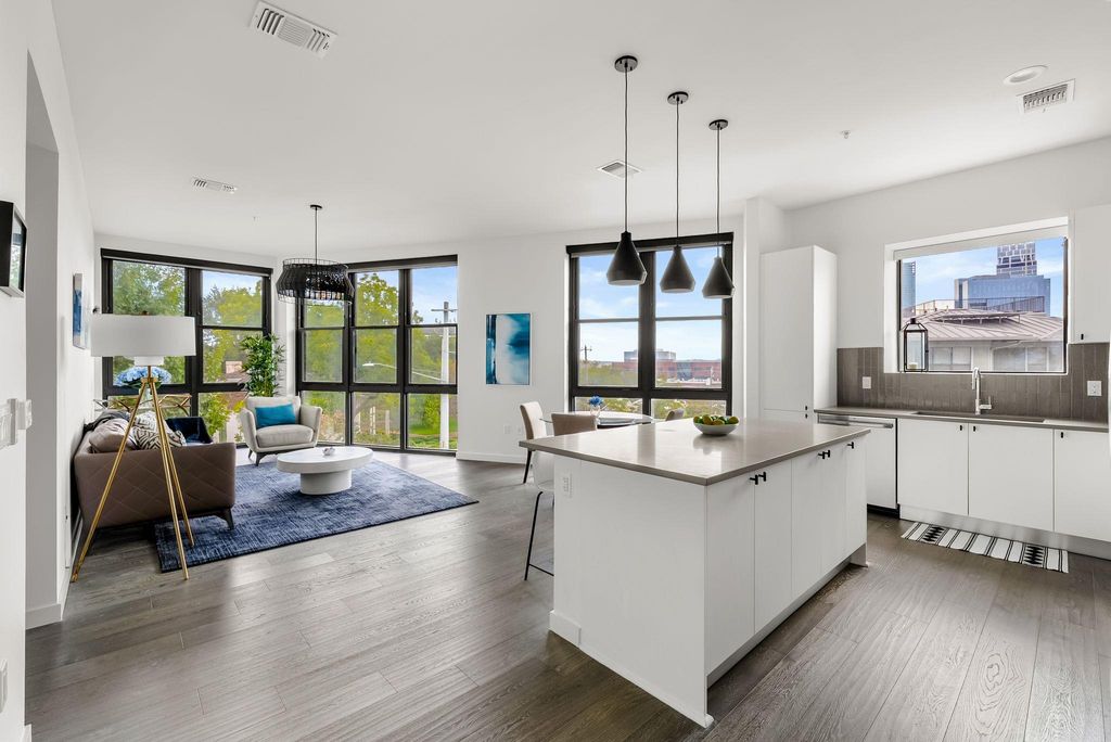 800 Embassy DR 337, Austin, TX 78702