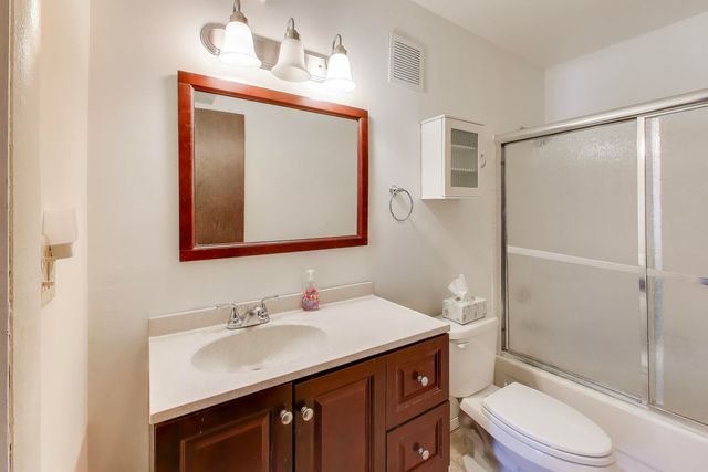 717 Killarney Court 2D, Schaumburg, IL 60193