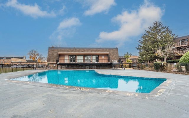 717 Killarney Court 2D, Schaumburg, IL 60193