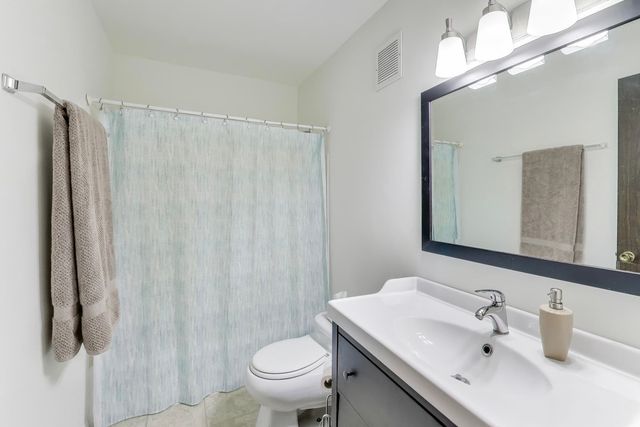 717 Killarney Court 2D, Schaumburg, IL 60193
