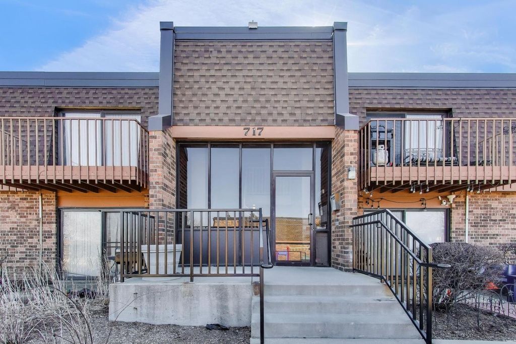 717 Killarney Court 2D, Schaumburg, IL 60193