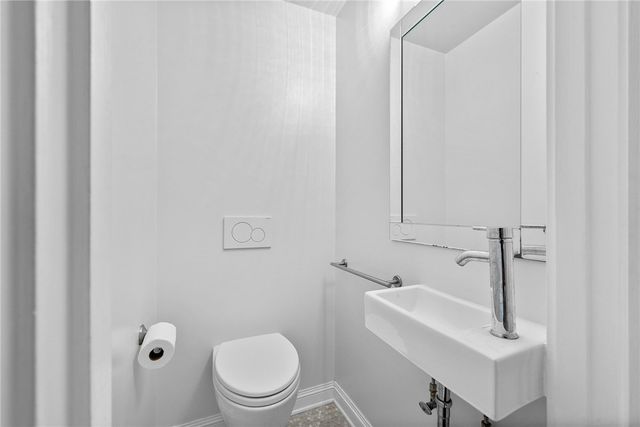 1281 Washington Rd, Mt Lebanon, PA 15228
