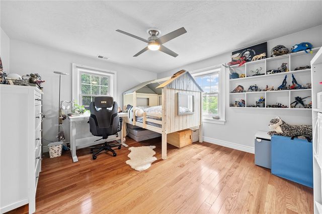 1281 Washington Rd, Mt Lebanon, PA 15228