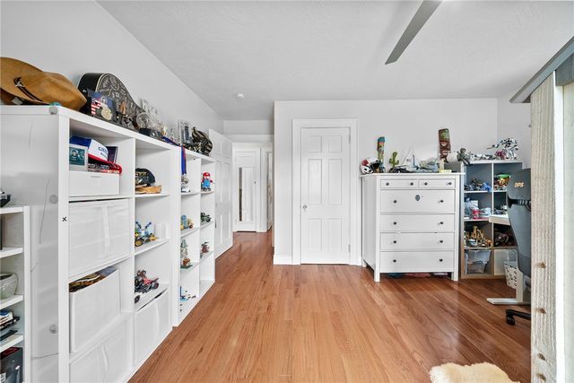 1281 Washington Rd, Mt Lebanon, PA 15228