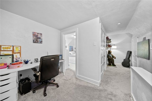 1281 Washington Rd, Mt Lebanon, PA 15228