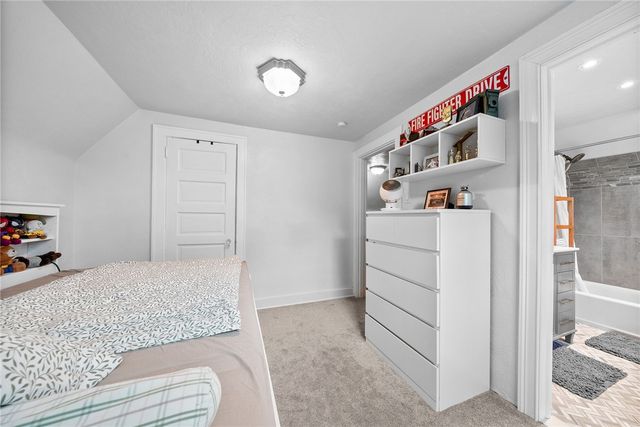 1281 Washington Rd, Mt Lebanon, PA 15228
