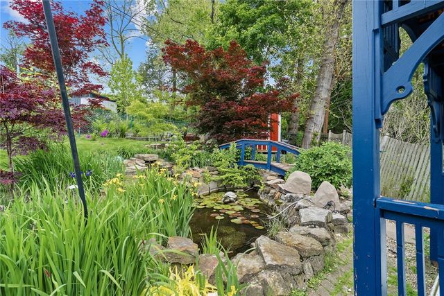 1281 Washington Rd, Mt Lebanon, PA 15228