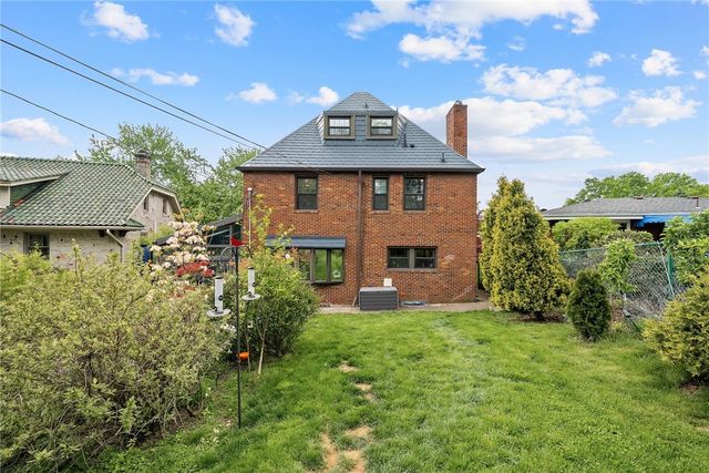 1281 Washington Rd, Mt Lebanon, PA 15228