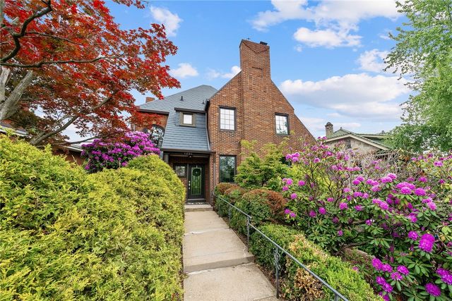 1281 Washington Rd, Mt Lebanon, PA 15228