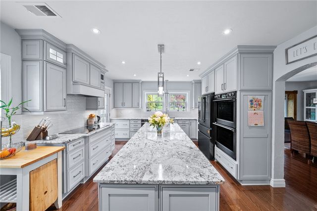 1281 Washington Rd, Mt Lebanon, PA 15228