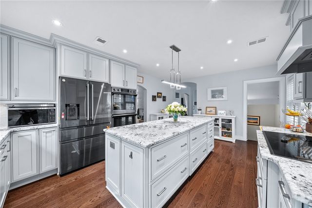 1281 Washington Rd, Mt Lebanon, PA 15228