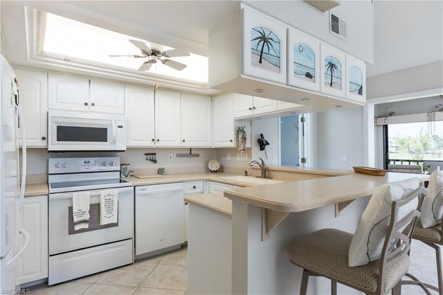 5825 Trailwinds DR 425, Fort Myers, FL 33907