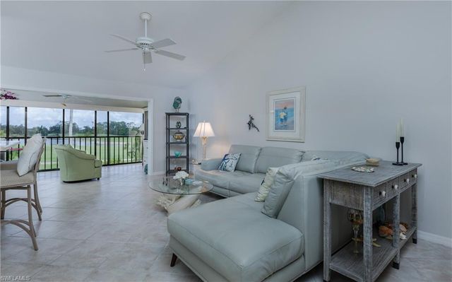 5825 Trailwinds DR 425, Fort Myers, FL 33907